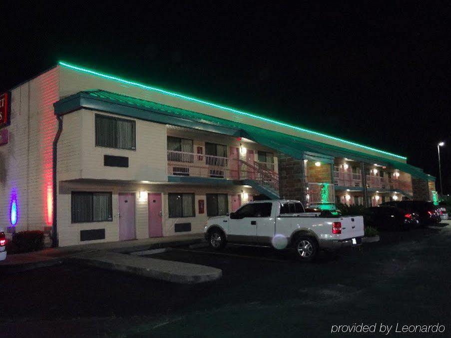 Nola Inn & Suites Nova Orleães Exterior foto