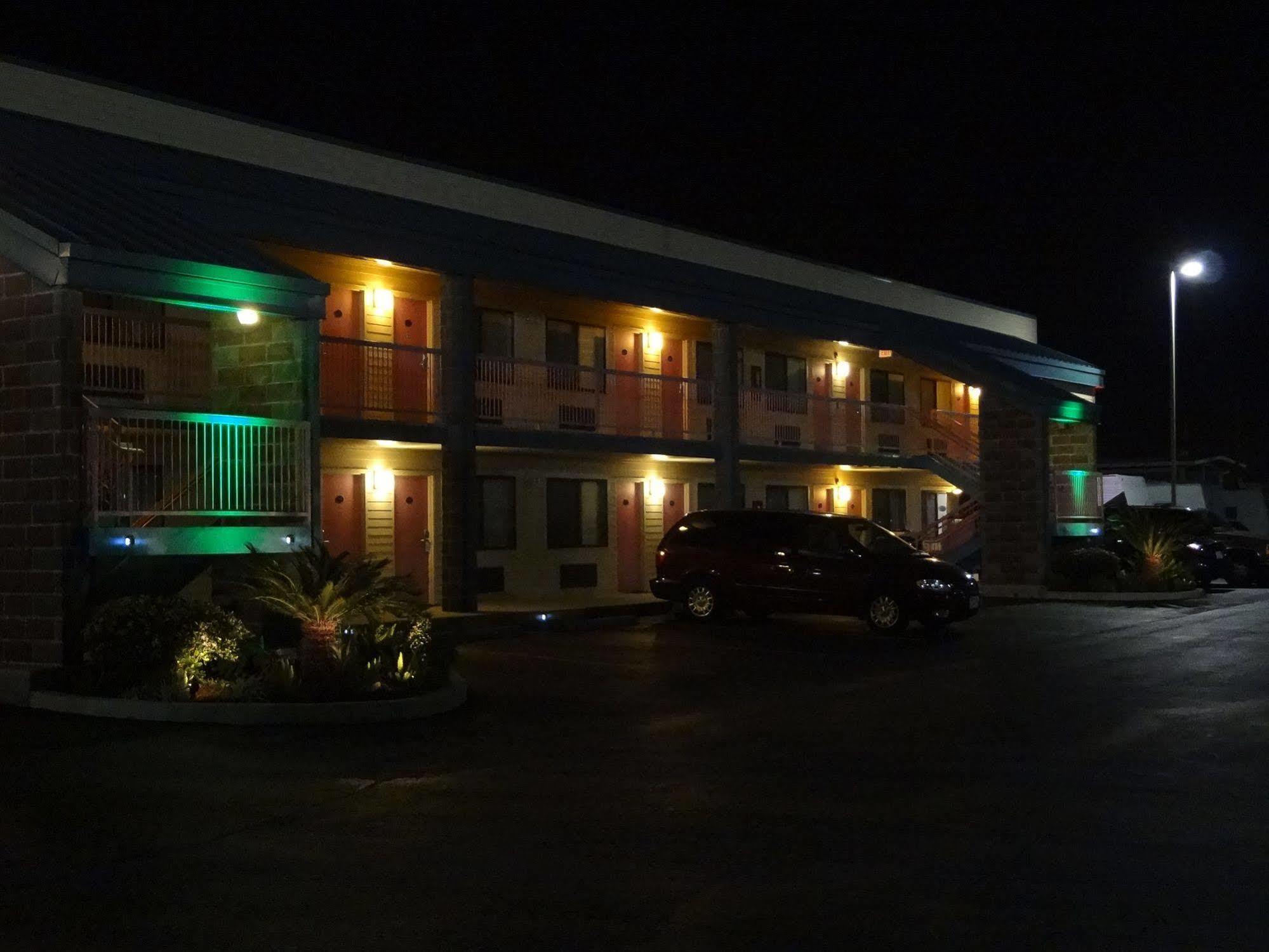 Nola Inn & Suites Nova Orleães Exterior foto